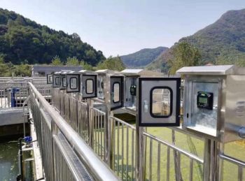 下水処理場のpHメーター