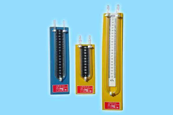 Liquid column pressure gauge