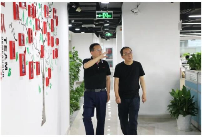 Tuan Ding dan Tuan Li