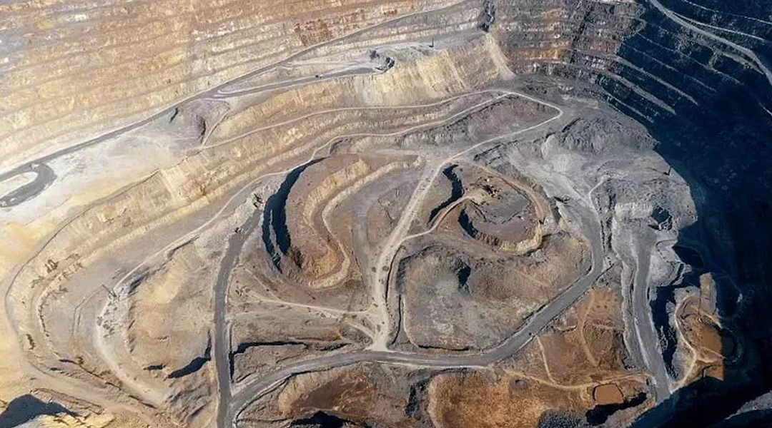 Supmea mit der größten Tagebau-Kupfermine Asiens